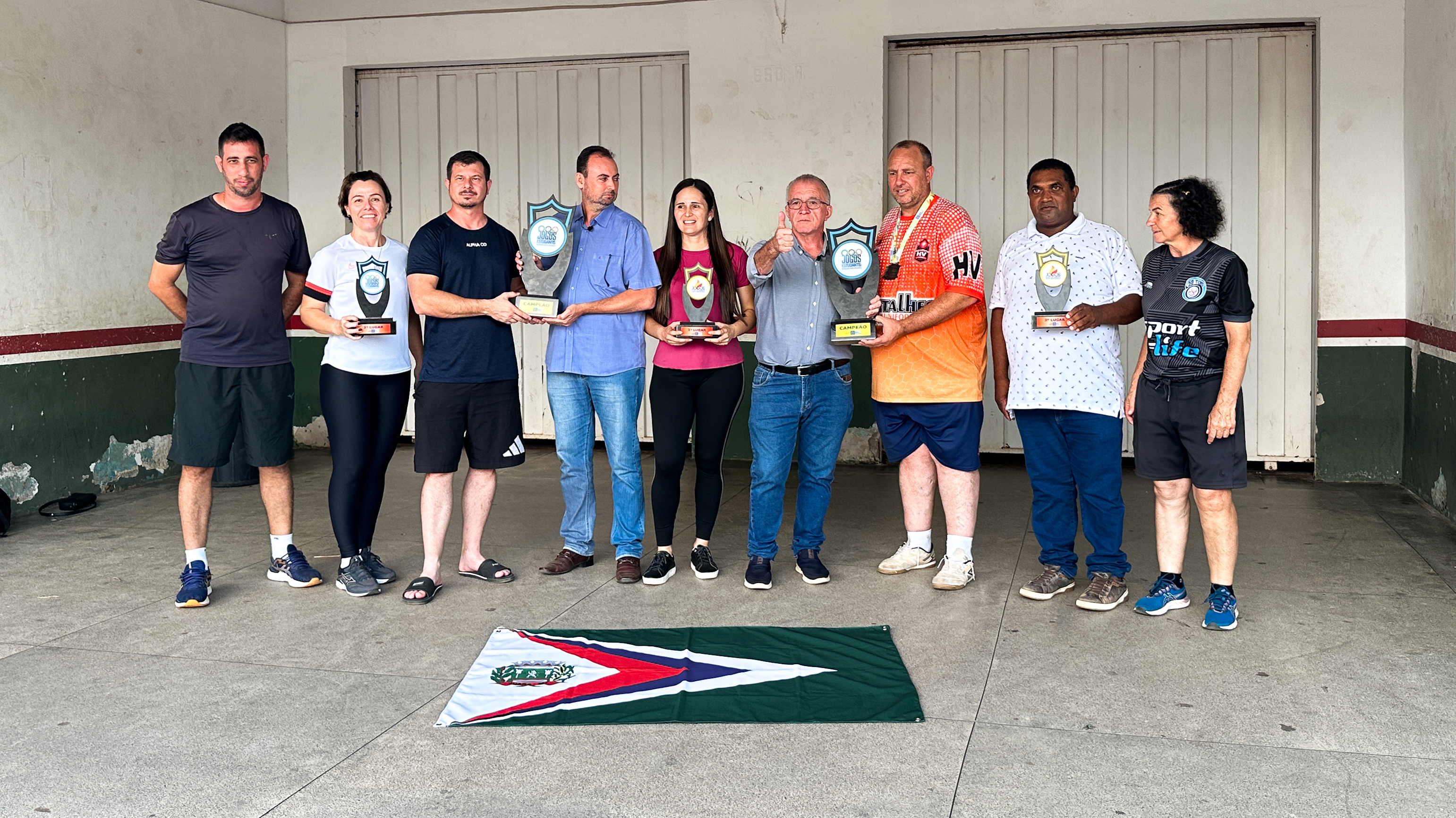 Autoridades receberam Atletas de Futsal e Basquete de Juara após conquistarem títulos nos Jogos Escolares Regionais