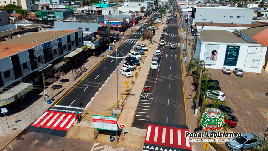 O DIMUTRAN de Juara está finalizando as sinalizações horizontais na Avenida Rio Arinos