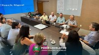 Vereadores se unem a autoridades em reunião na SEDUC/MT para discutir a reforma da Escola Estadual Oscar Soares